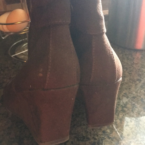 Boots - Picture 3 of 6